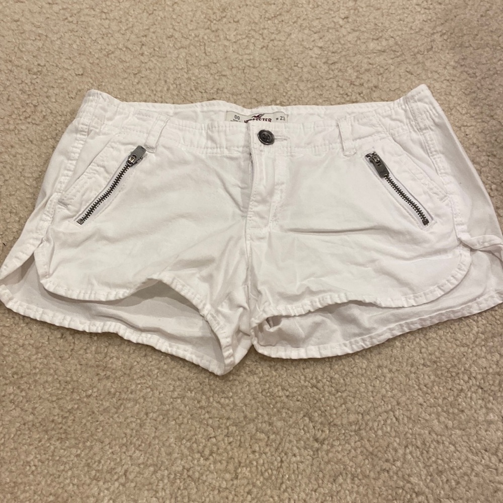 White Low-waisted shorts